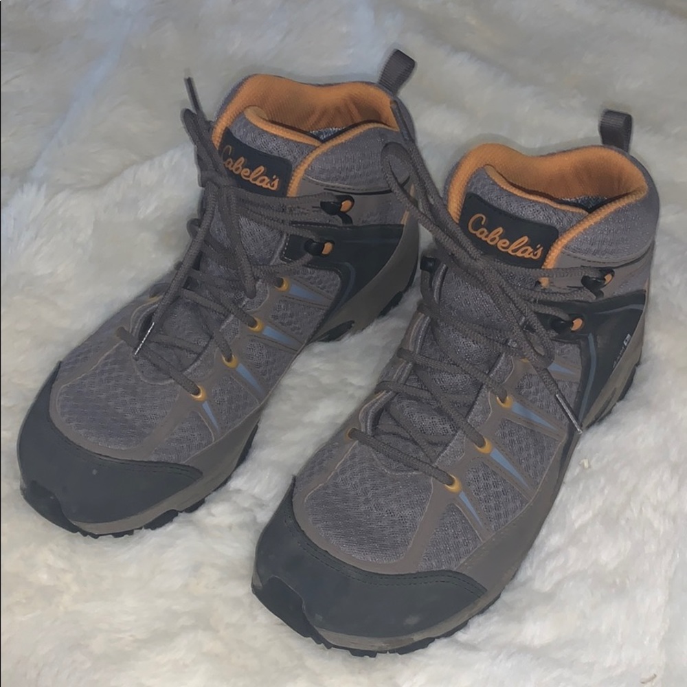 CABELAS HIKING BOOTS💛